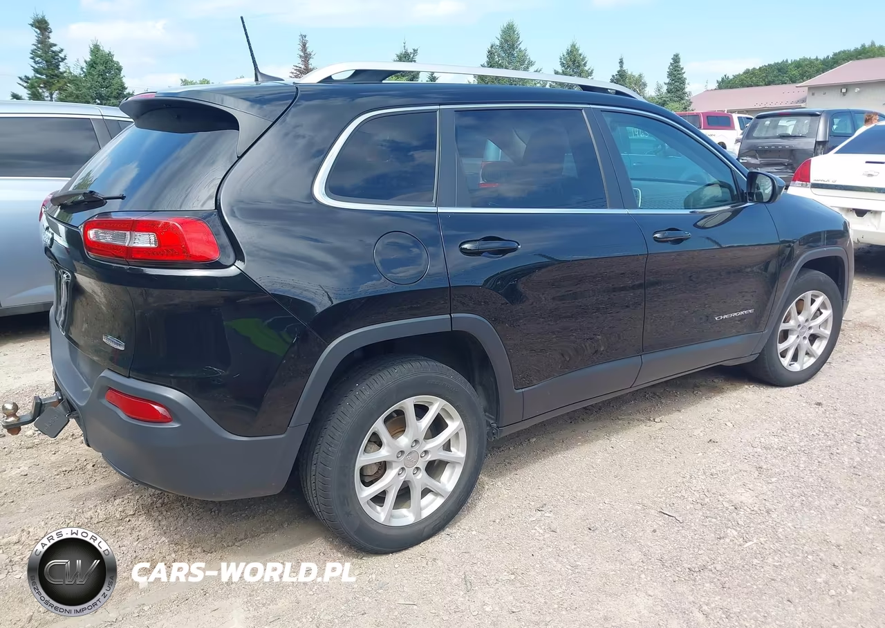 2017 Jeep Cherokee Latitude Fwd VIN:1C4PJLCBXHW640154 - 4