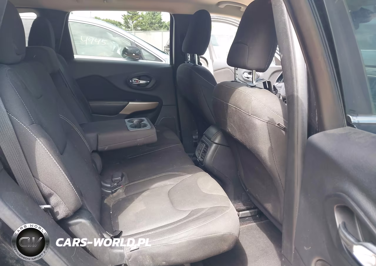 2017 Jeep Cherokee Latitude Fwd VIN:1C4PJLCBXHW640154 - 8