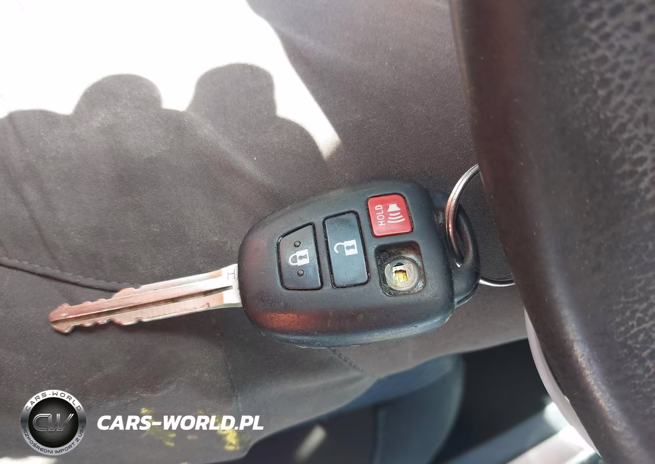 2018 Toyota Corolla Le VIN:2T1BURHE6JC982951 - 11