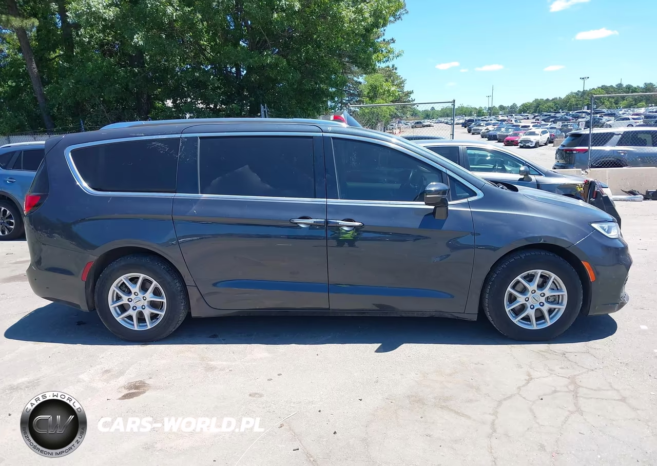 2021 Chrysler Pacifica Touring L VIN:2C4RC1BG5MR588827 - 13