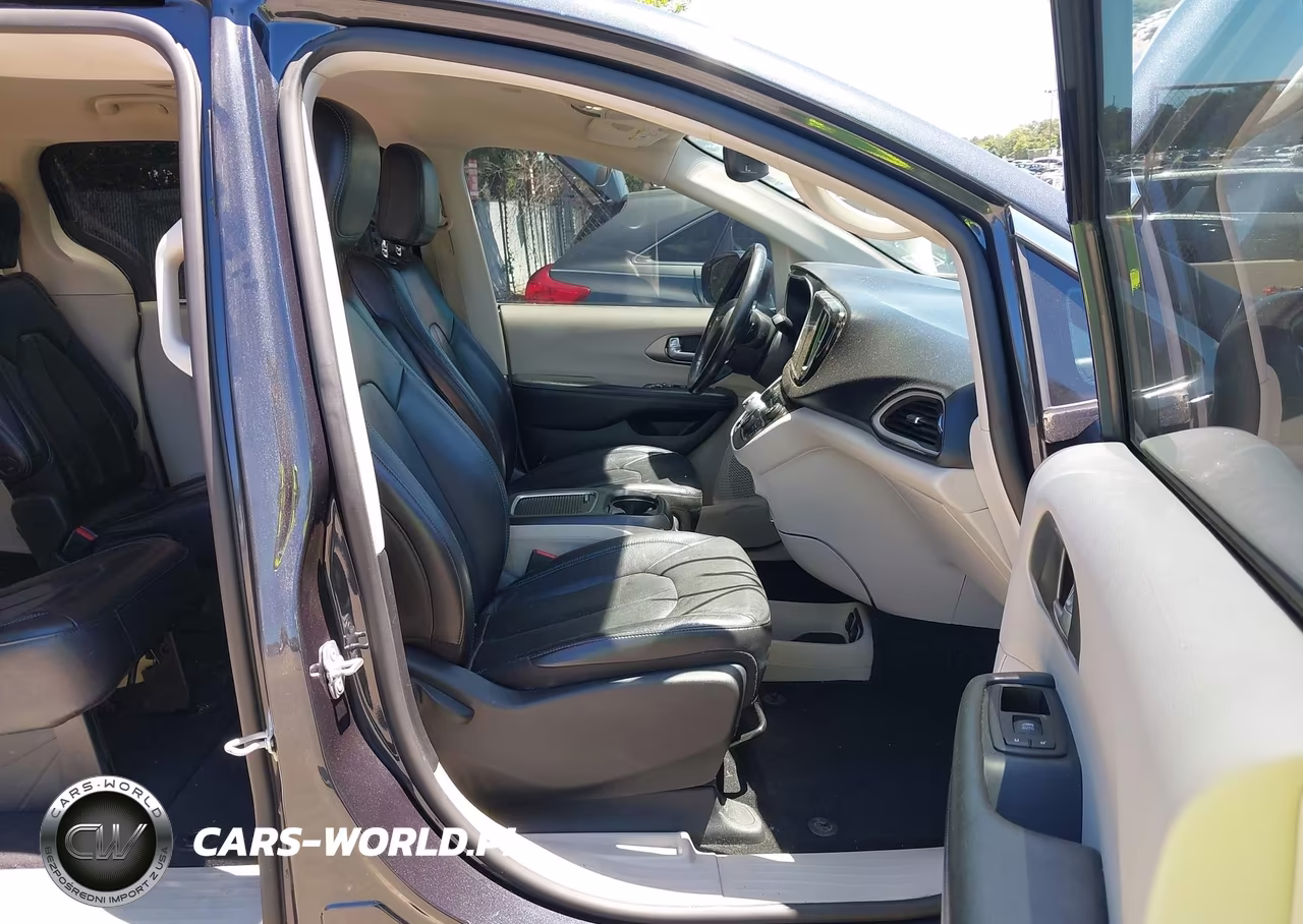 2021 Chrysler Pacifica Touring L VIN:2C4RC1BG5MR588827 - 5