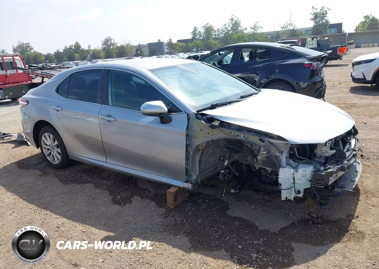 2020 Toyota Camry Le – zdjęcie 1 z 17
