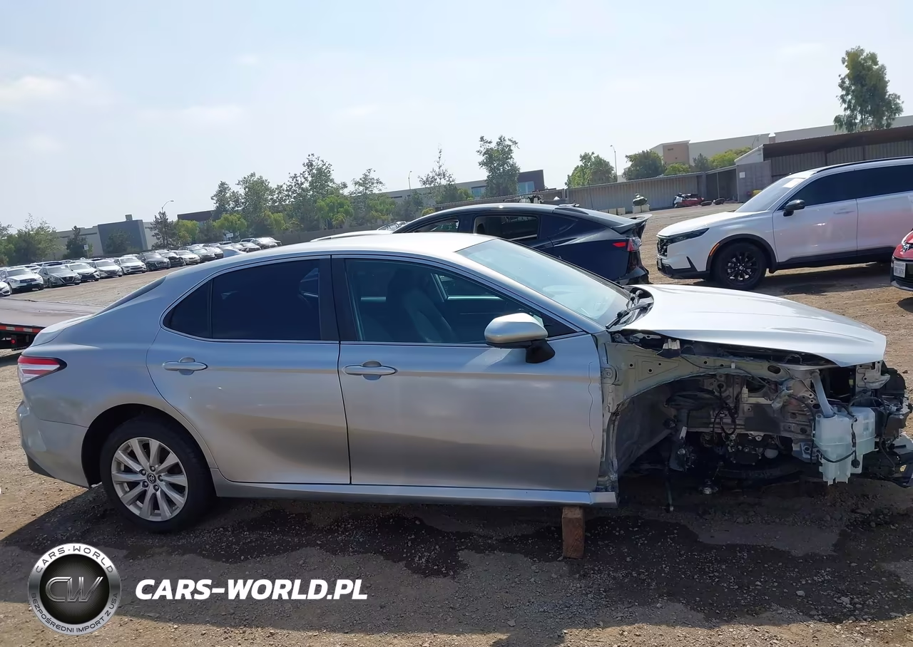 2020 Toyota Camry Le VIN:4T1C11AK6LU937282 - 14