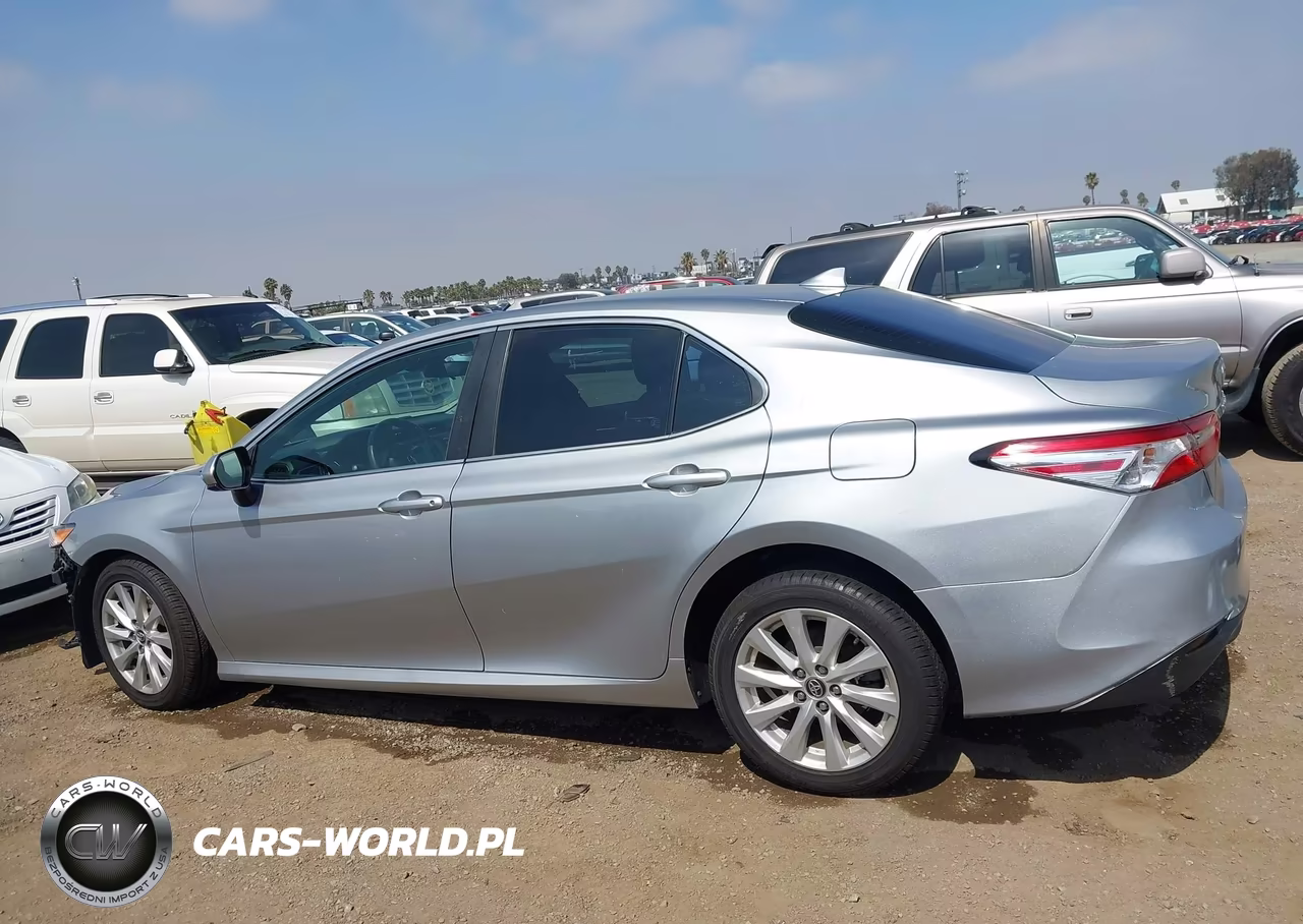 2020 Toyota Camry Le VIN:4T1C11AK6LU937282 - 15