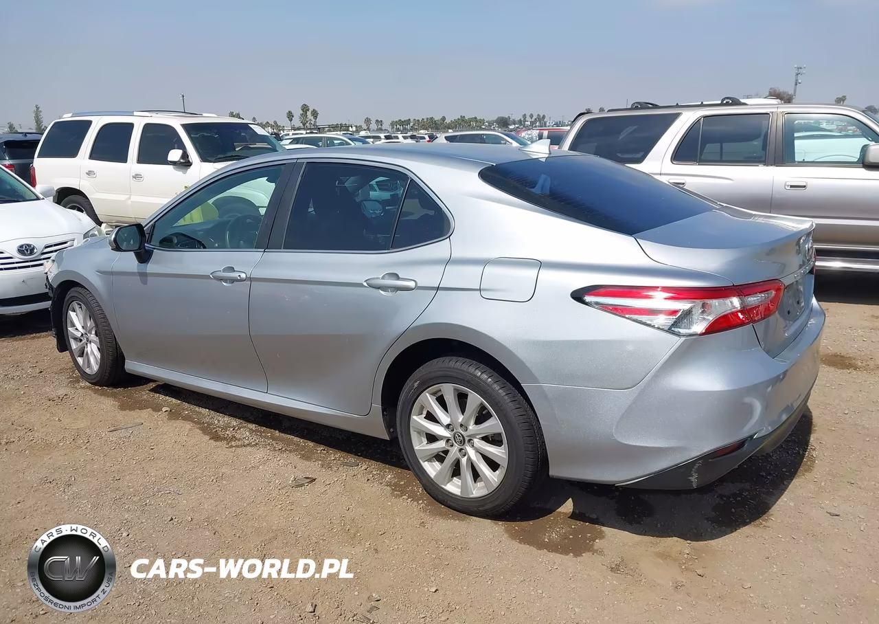 2020 Toyota Camry Le VIN:4T1C11AK6LU937282 - 3