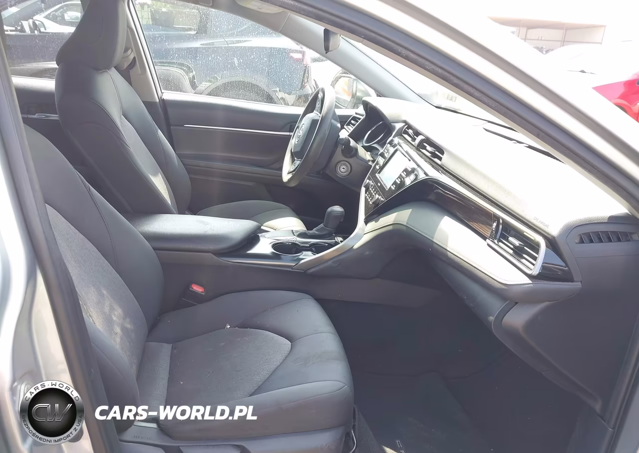 2020 Toyota Camry Le VIN:4T1C11AK6LU937282 - 5