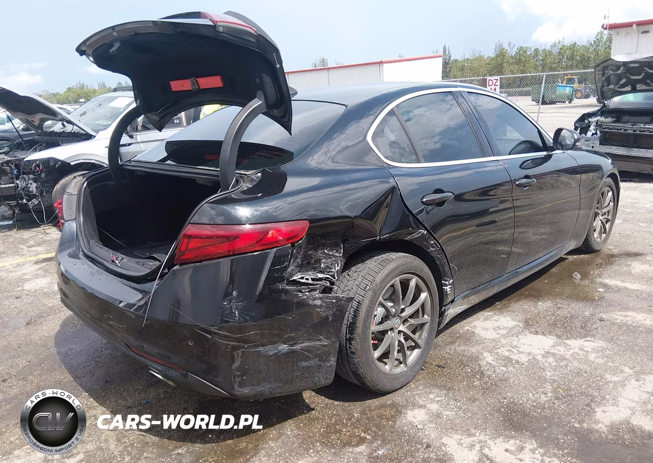 2018 Alfa Romeo Giulia Rwd VIN:ZARFAEBN1J7564557 - 4