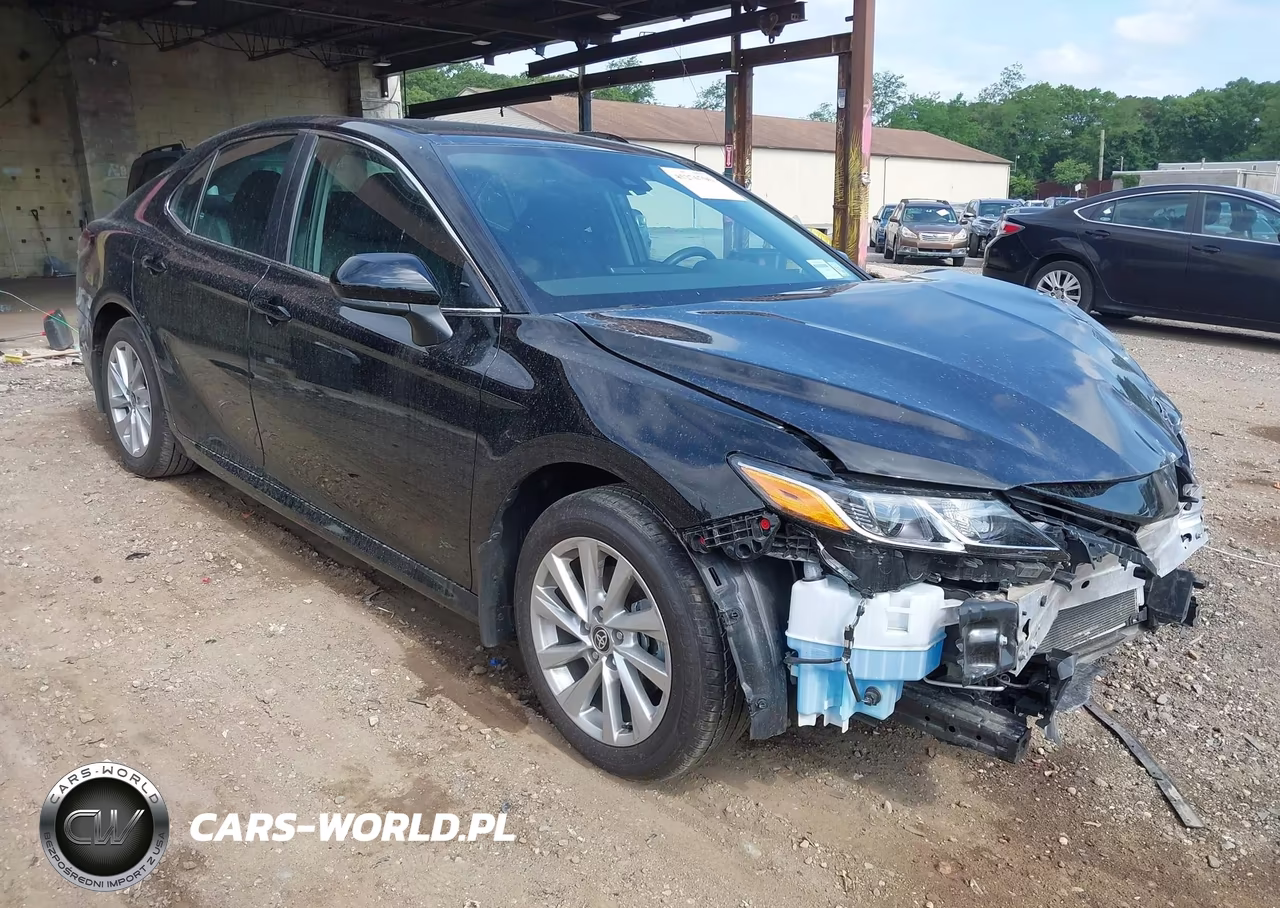2024 Toyota Camry Le – zdjęcie 1 z 17