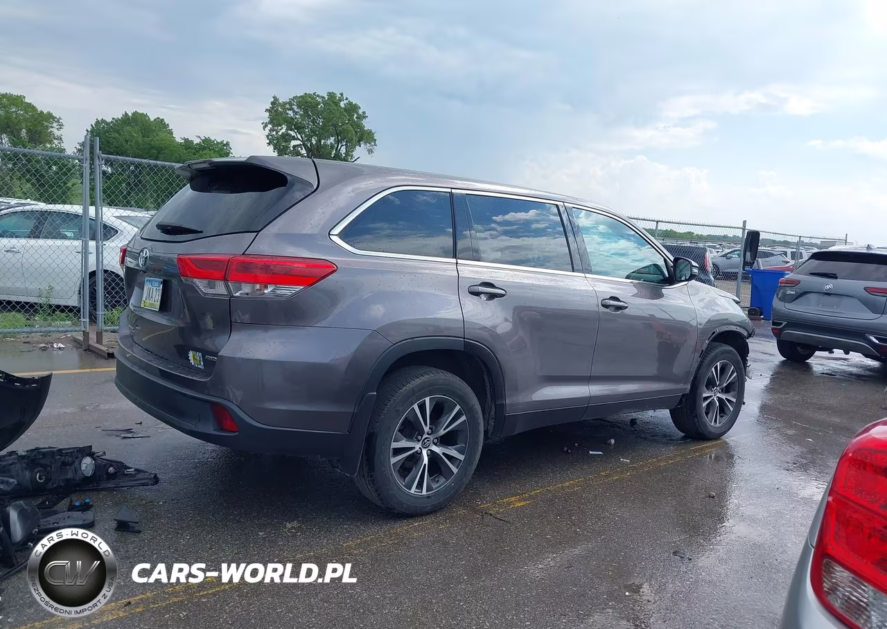 2019 Toyota Highlander Le VIN:5TDBZRFH5KS960334 - 13