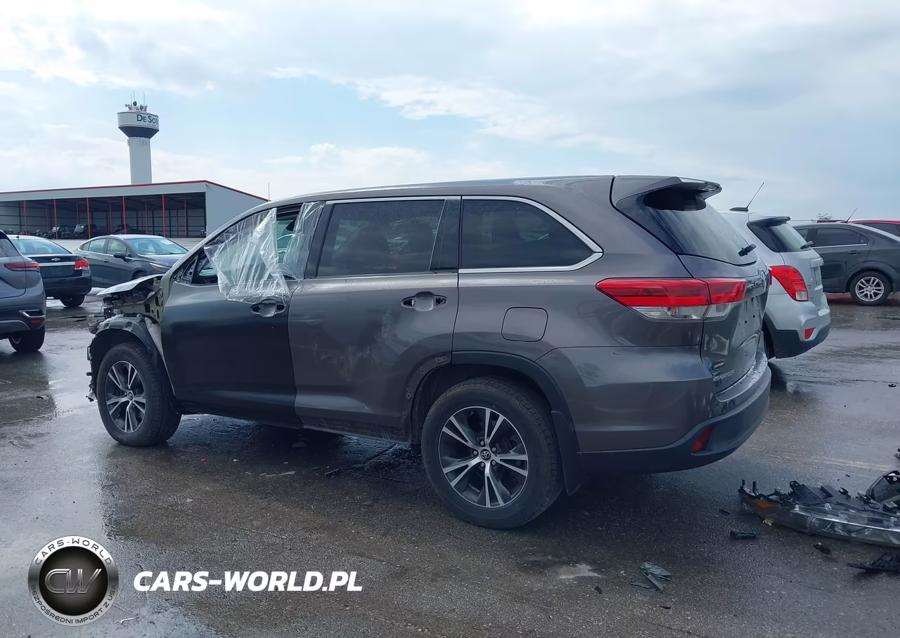 2019 Toyota Highlander Le VIN:5TDBZRFH5KS960334 - 14