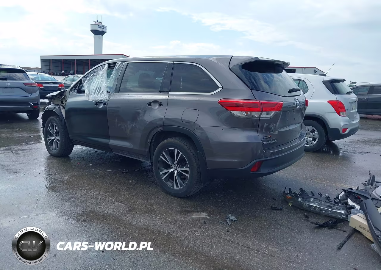 2019 Toyota Highlander Le VIN:5TDBZRFH5KS960334 - 3