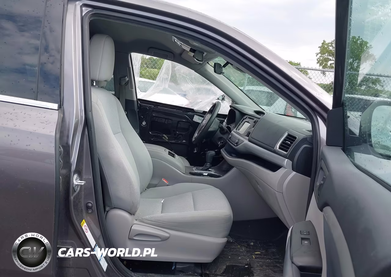 2019 Toyota Highlander Le VIN:5TDBZRFH5KS960334 - 5