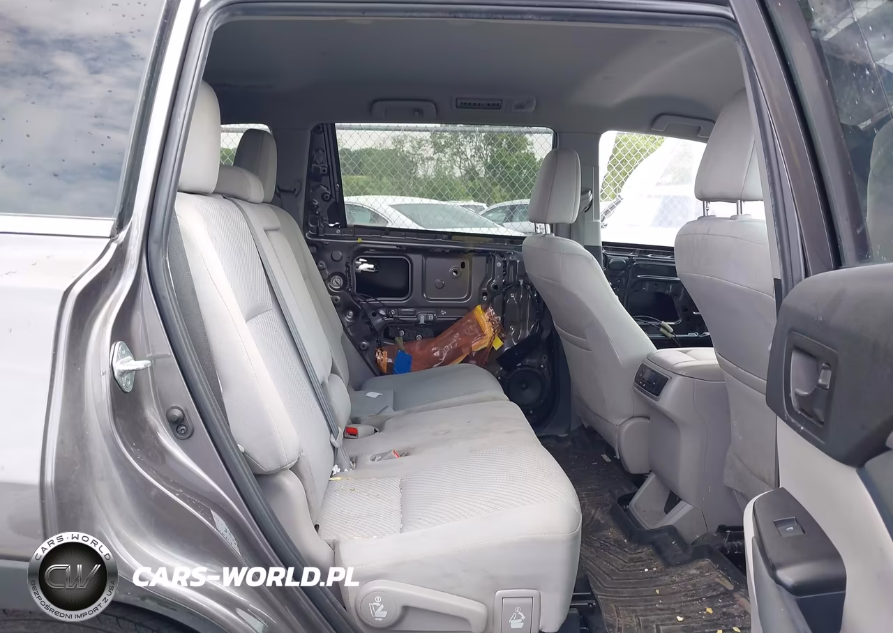 2019 Toyota Highlander Le VIN:5TDBZRFH5KS960334 - 8