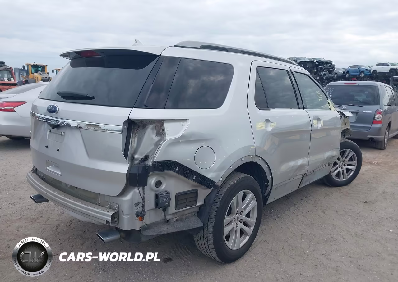 2018 Ford Explorer Xlt VIN:1FM5K7D85JGB39716 - 4