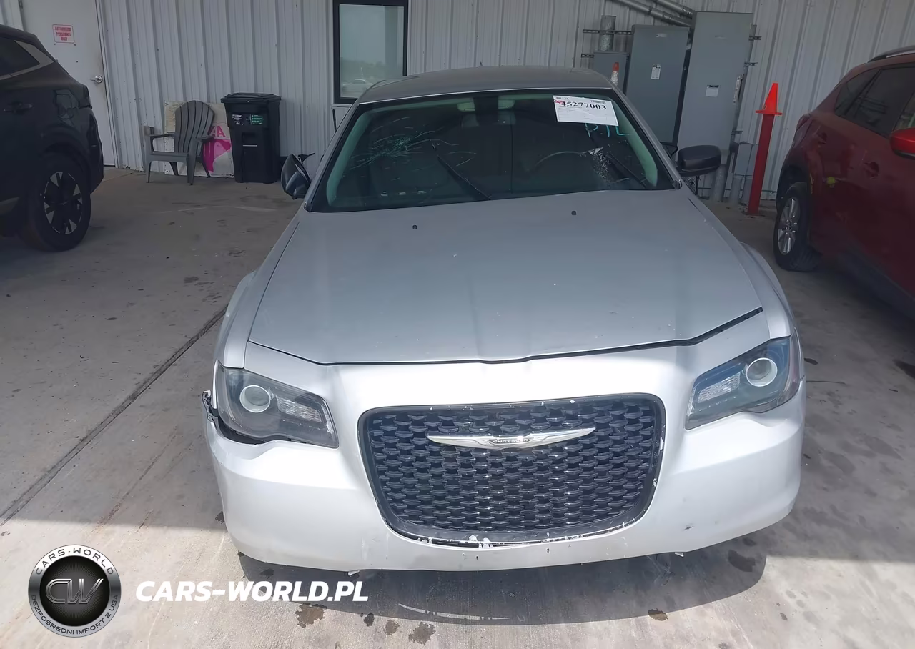 2019 Chrysler 300 Touring VIN:2C3CCAAG8KH746043 - 12