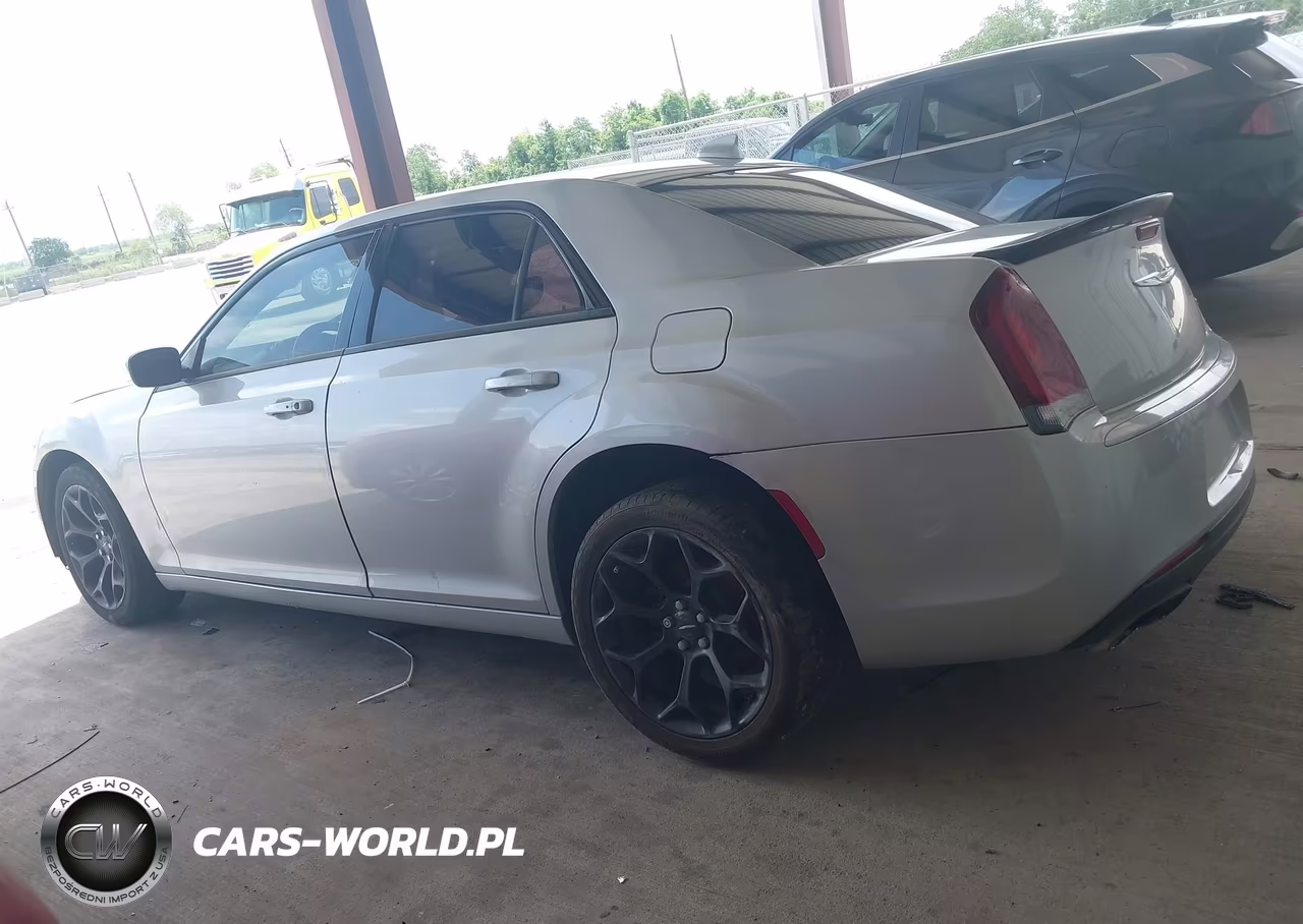 2019 Chrysler 300 Touring VIN:2C3CCAAG8KH746043 - 14