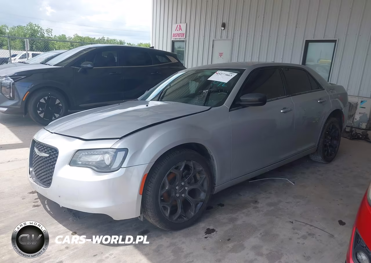 2019 Chrysler 300 Touring VIN:2C3CCAAG8KH746043 - 2