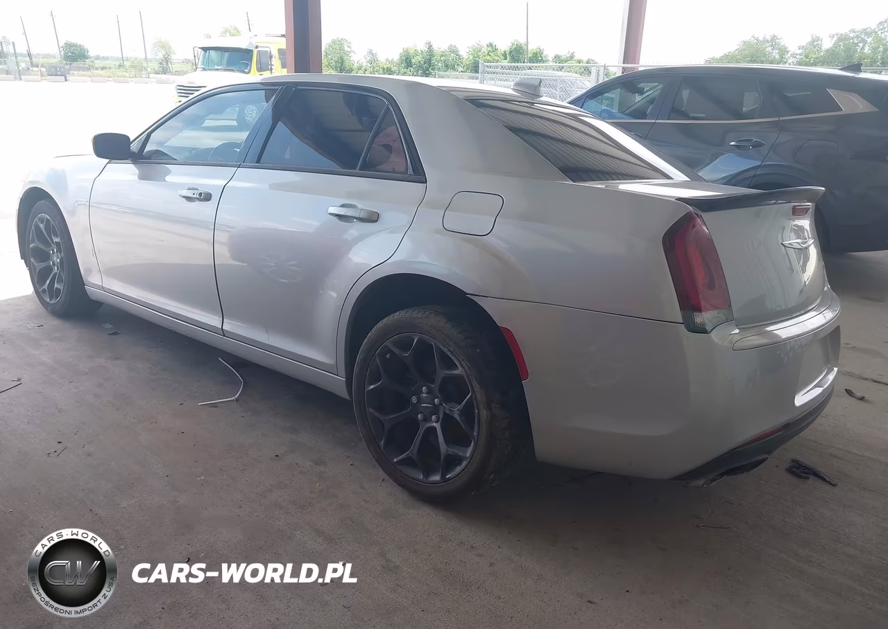 2019 Chrysler 300 Touring VIN:2C3CCAAG8KH746043 - 3