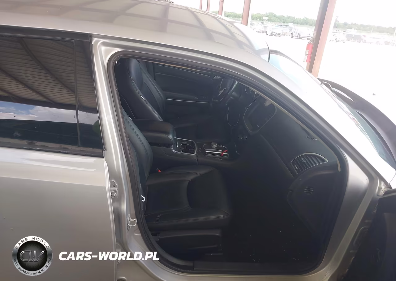 2019 Chrysler 300 Touring VIN:2C3CCAAG8KH746043 - 5