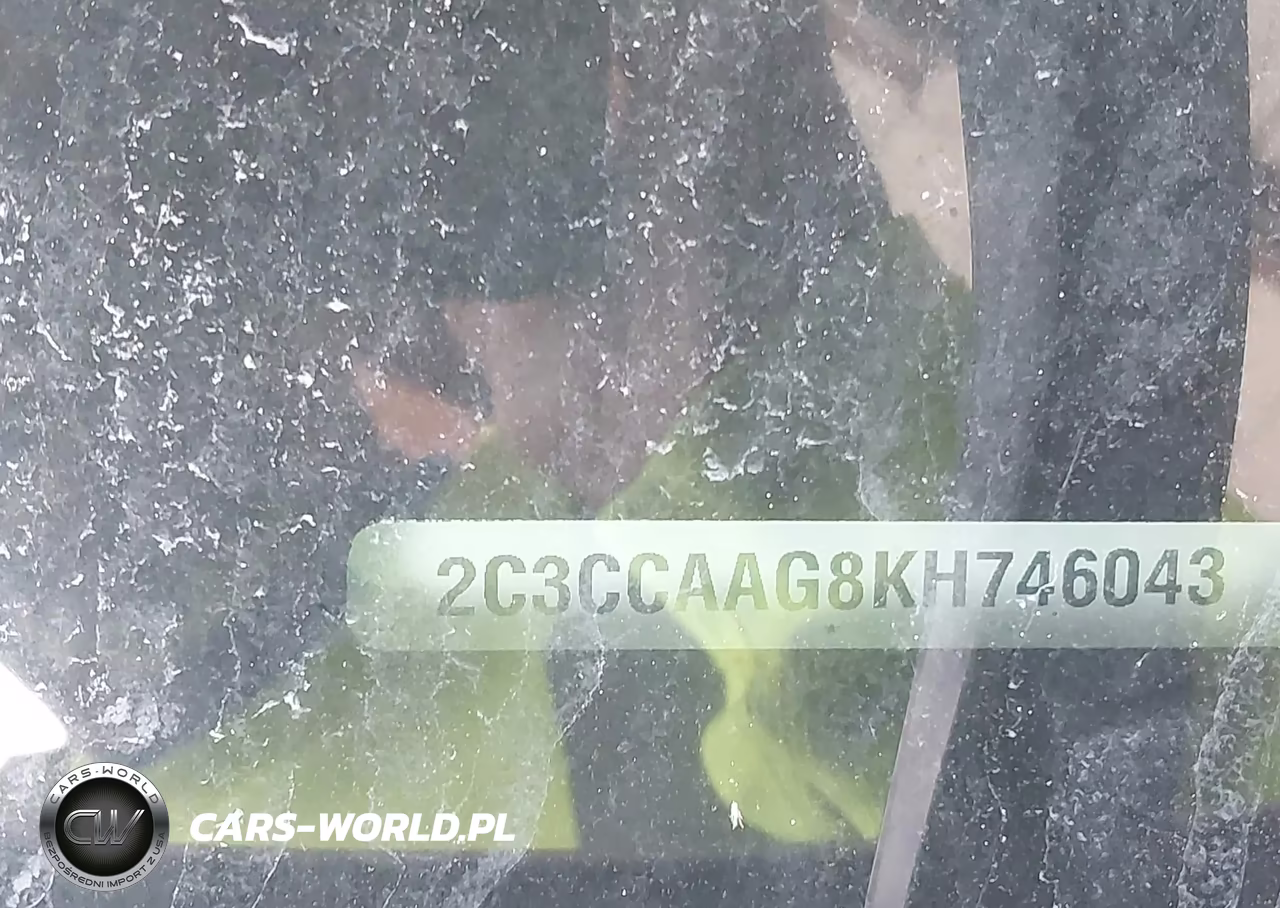 2019 Chrysler 300 Touring VIN:2C3CCAAG8KH746043 - 9