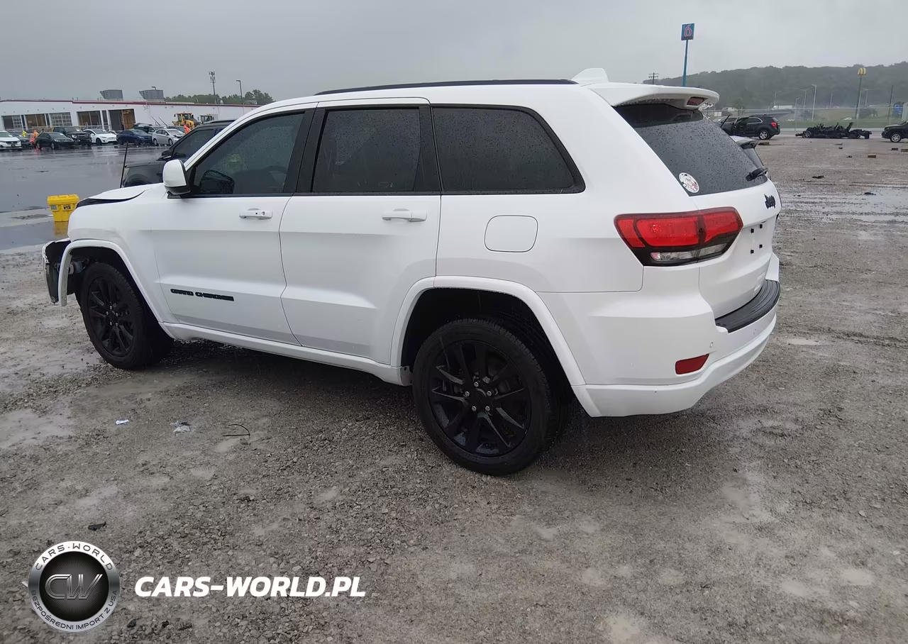 2017 Jeep Grand Cherokee Altitude 4X2 VIN:1C4RJEAG8HC773547 - 3
