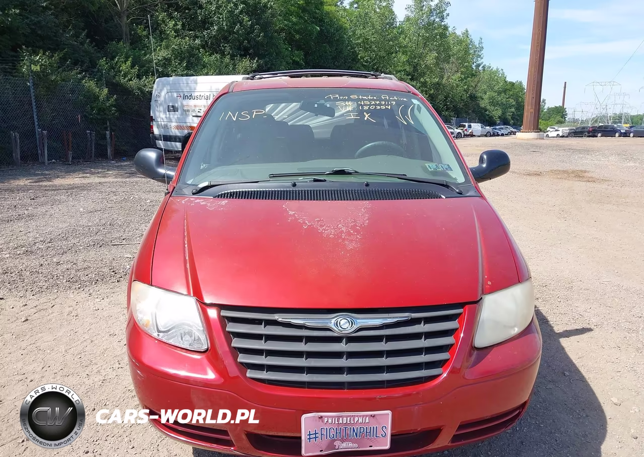 2007 Chrysler Town & Country VIN:1A4GJ45R77B180354 - 13