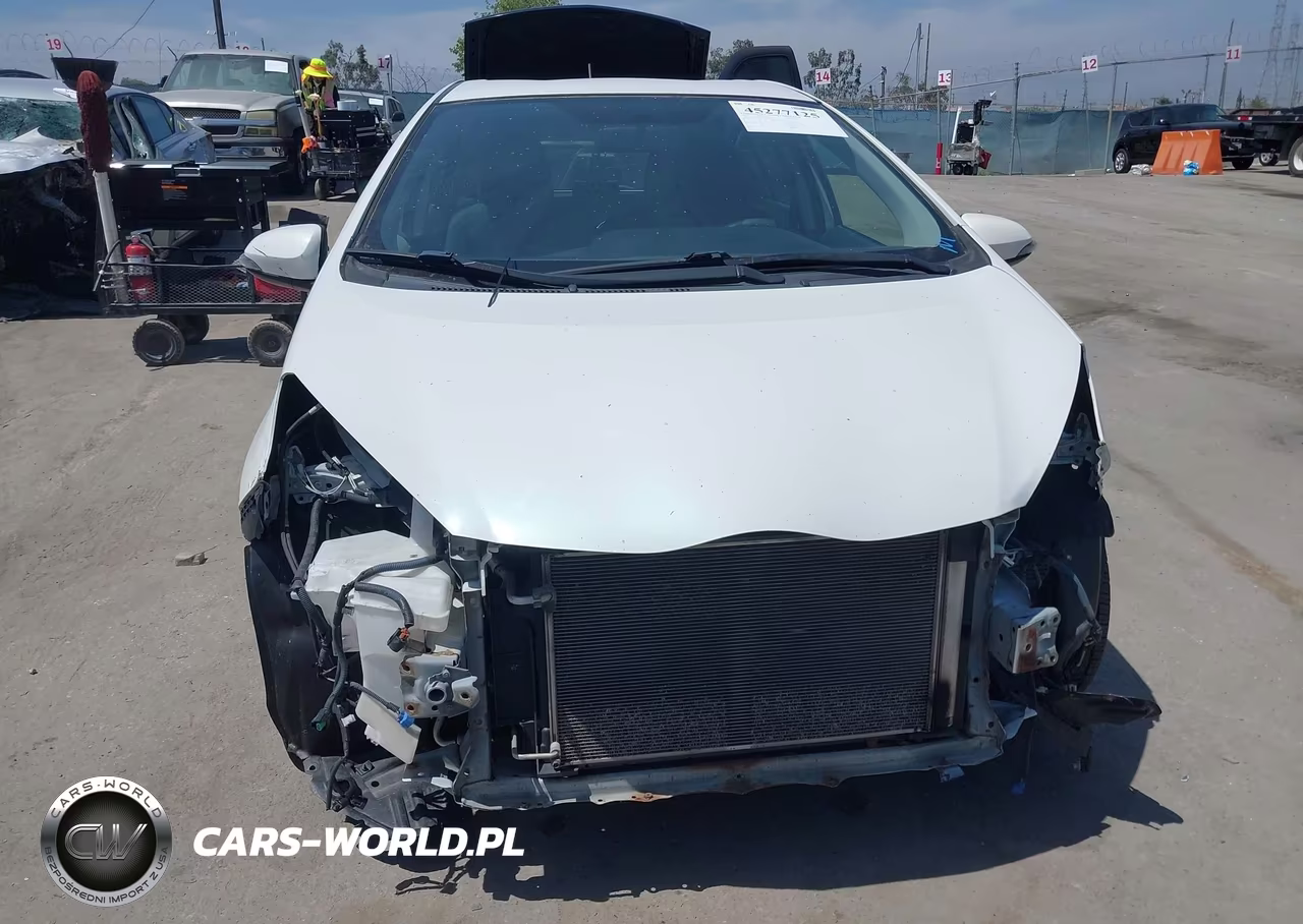 2013 Toyota Prius C Two VIN:JTDKDTB35D1051418 - 13