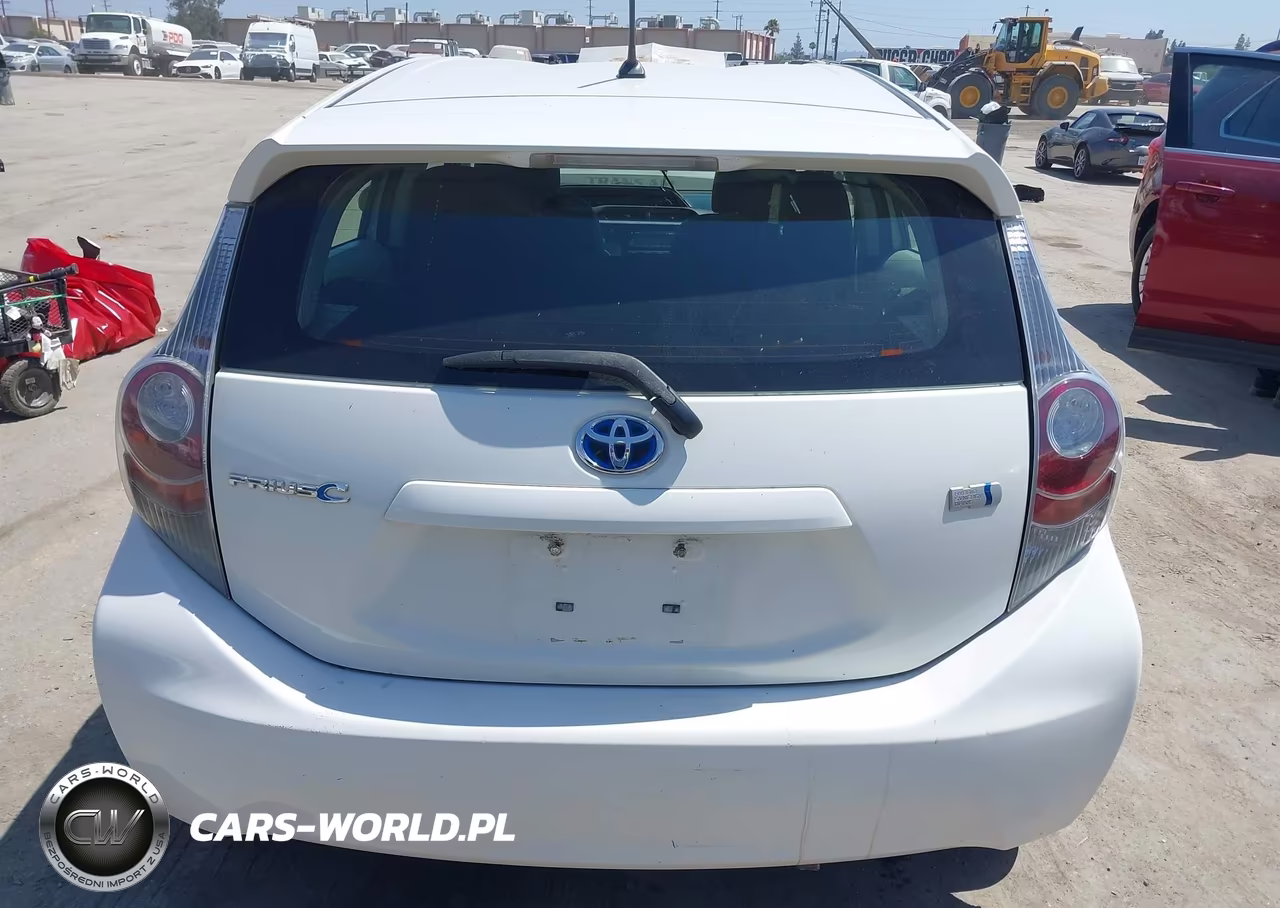 2013 Toyota Prius C Two VIN:JTDKDTB35D1051418 - 17