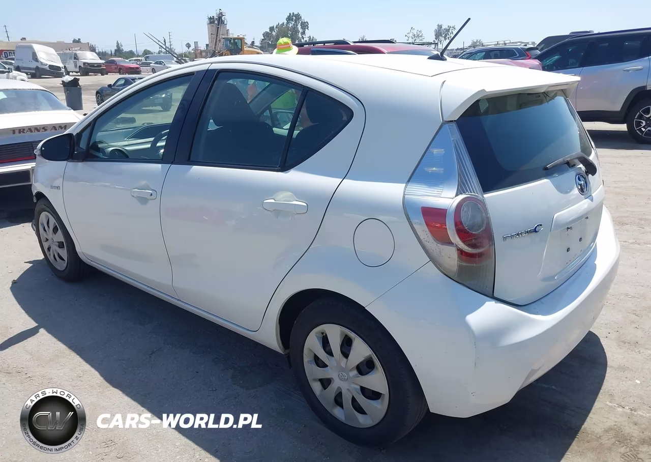 2013 Toyota Prius C Two VIN:JTDKDTB35D1051418 - 3