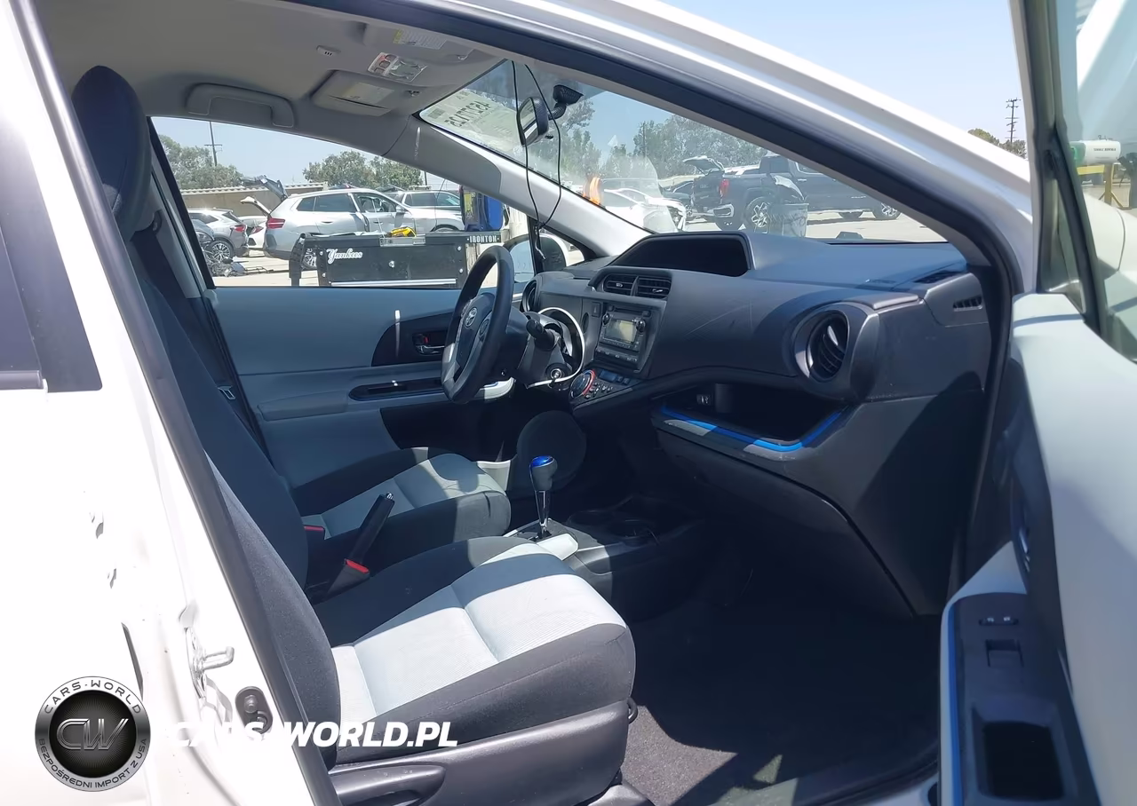 2013 Toyota Prius C Two VIN:JTDKDTB35D1051418 - 5