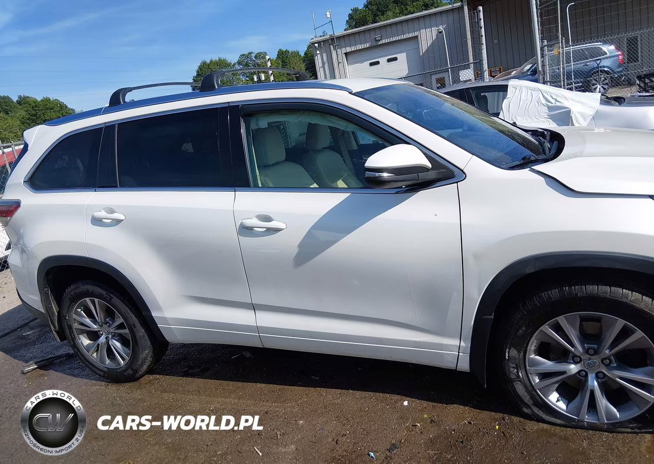 2015 Toyota Highlander Xle V6 VIN:5TDJKRFH8FS207421 - 14