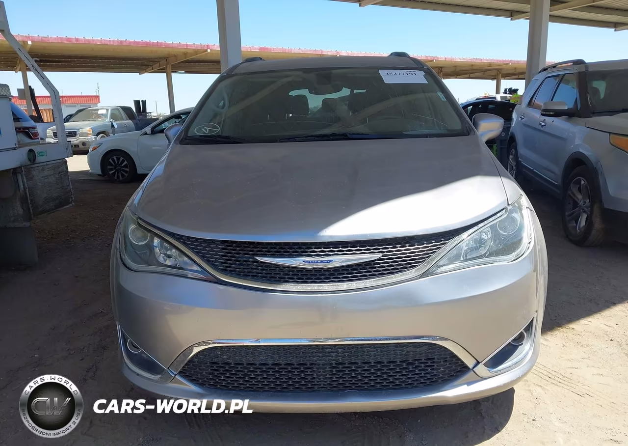 2019 Chrysler Pacifica Touring L VIN:2C4RC1BG1KR609136 - 12