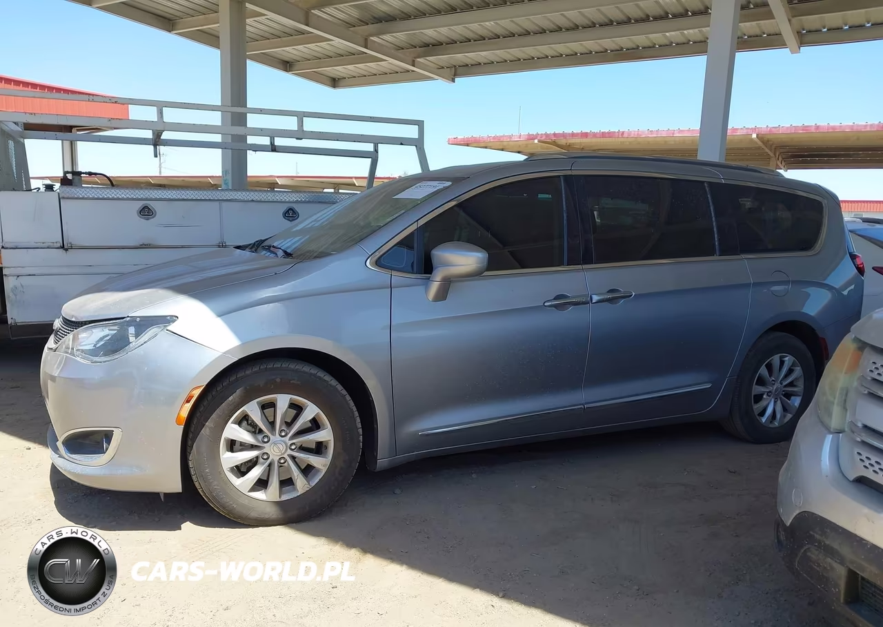 2019 Chrysler Pacifica Touring L VIN:2C4RC1BG1KR609136 - 14