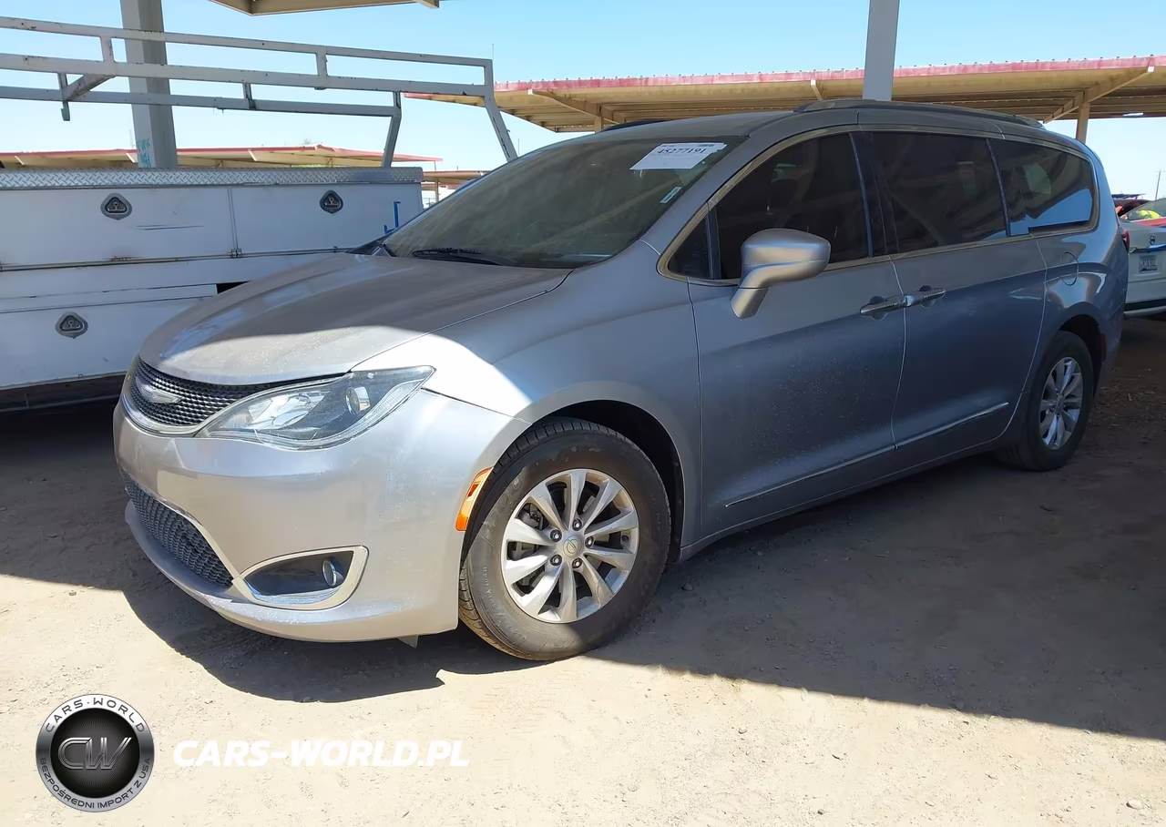 2019 Chrysler Pacifica Touring L VIN:2C4RC1BG1KR609136 - 2