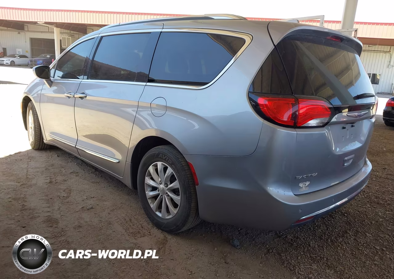 2019 Chrysler Pacifica Touring L VIN:2C4RC1BG1KR609136 - 3