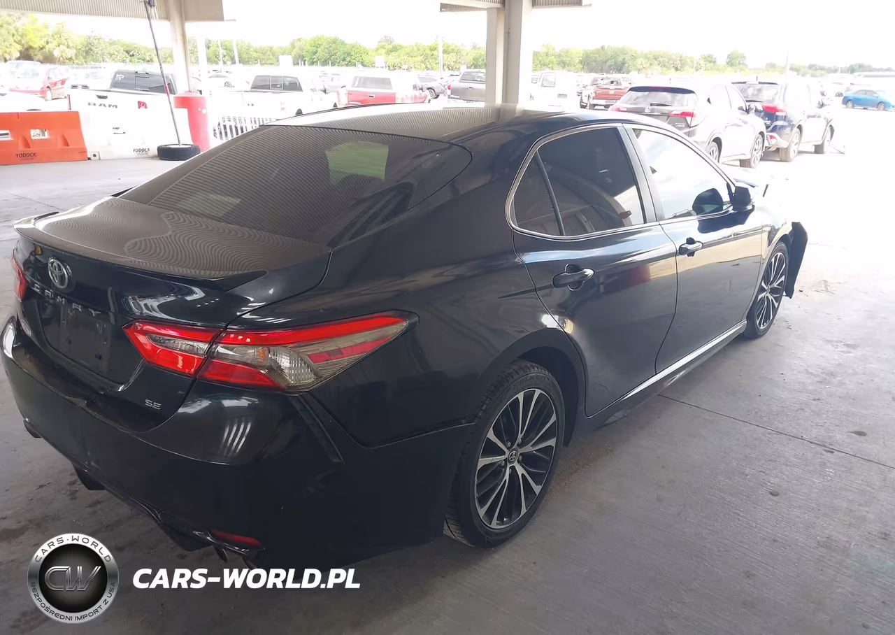 2018 Toyota Camry Se VIN:JTNB11HK7J3045613 - 4