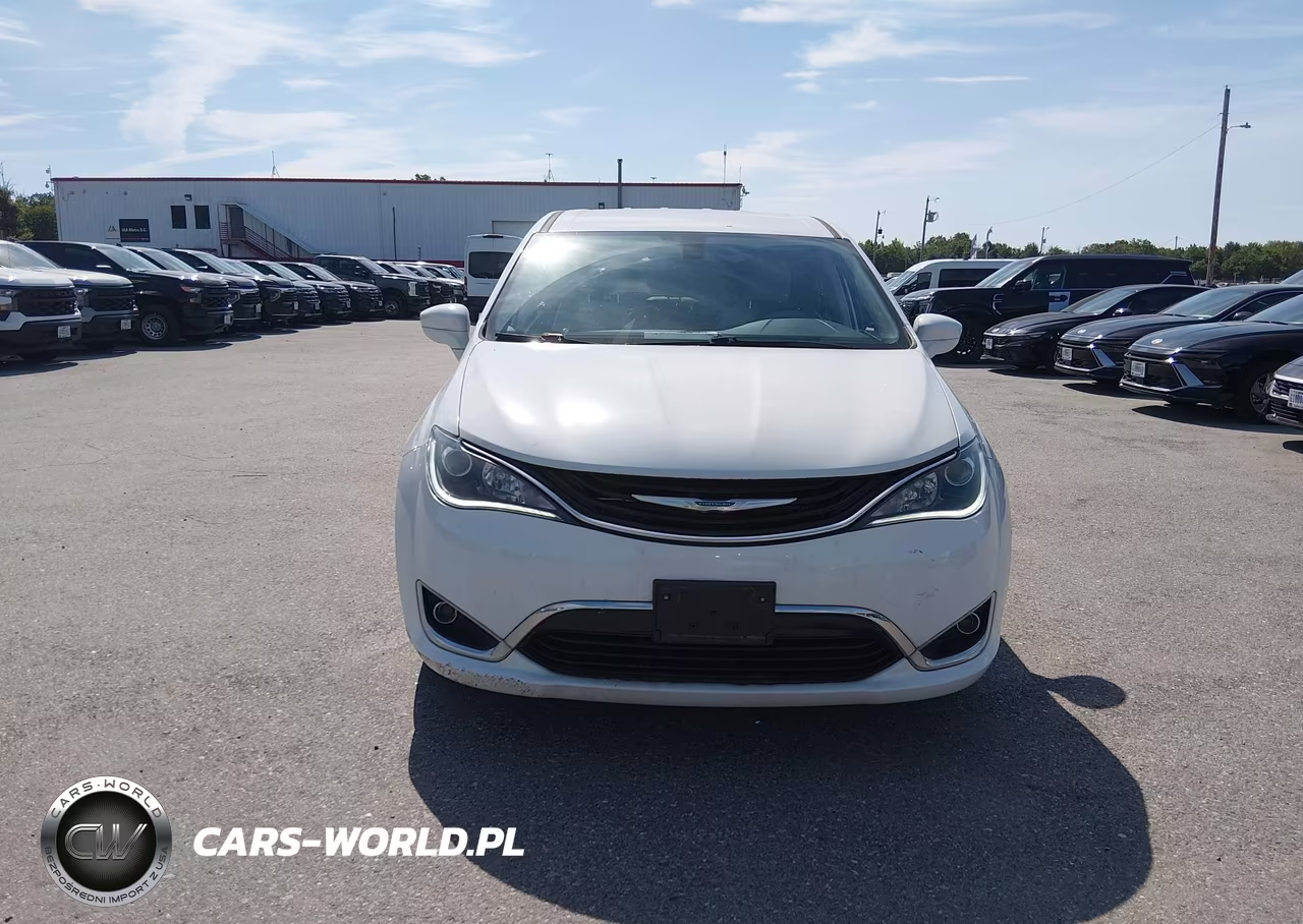 2019 Chrysler Pacifica Hybrid Touring Plus VIN:2C4RC1H78KR679076 - 15