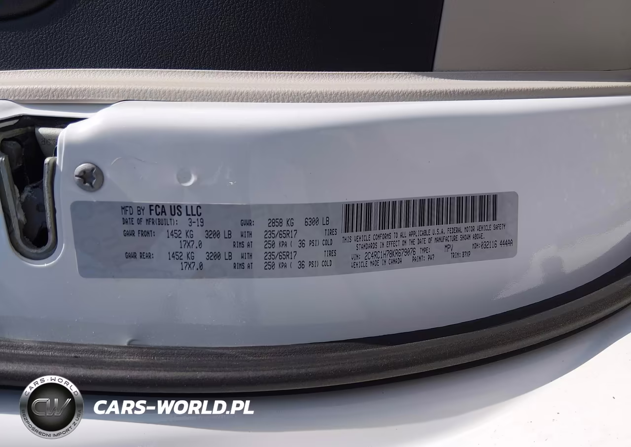 2019 Chrysler Pacifica Hybrid Touring Plus VIN:2C4RC1H78KR679076 - 9