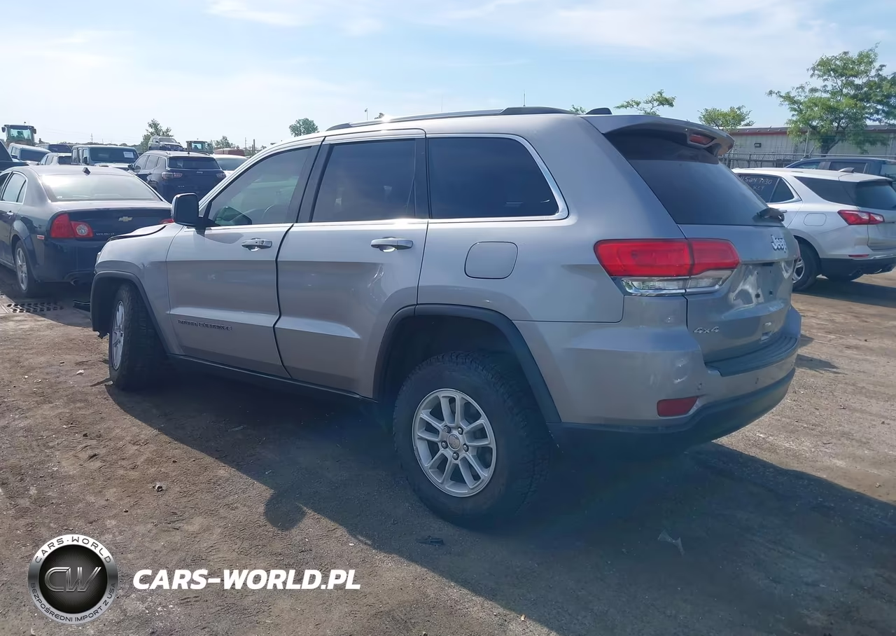 2018 Jeep Grand Cherokee Laredo E 4X4 VIN:1C4RJFAGXJC342932 - 3