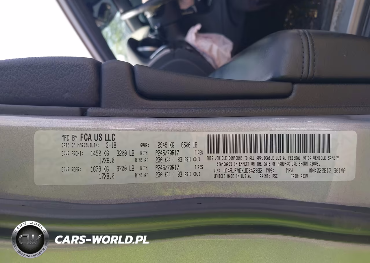 2018 Jeep Grand Cherokee Laredo E 4X4 VIN:1C4RJFAGXJC342932 - 9