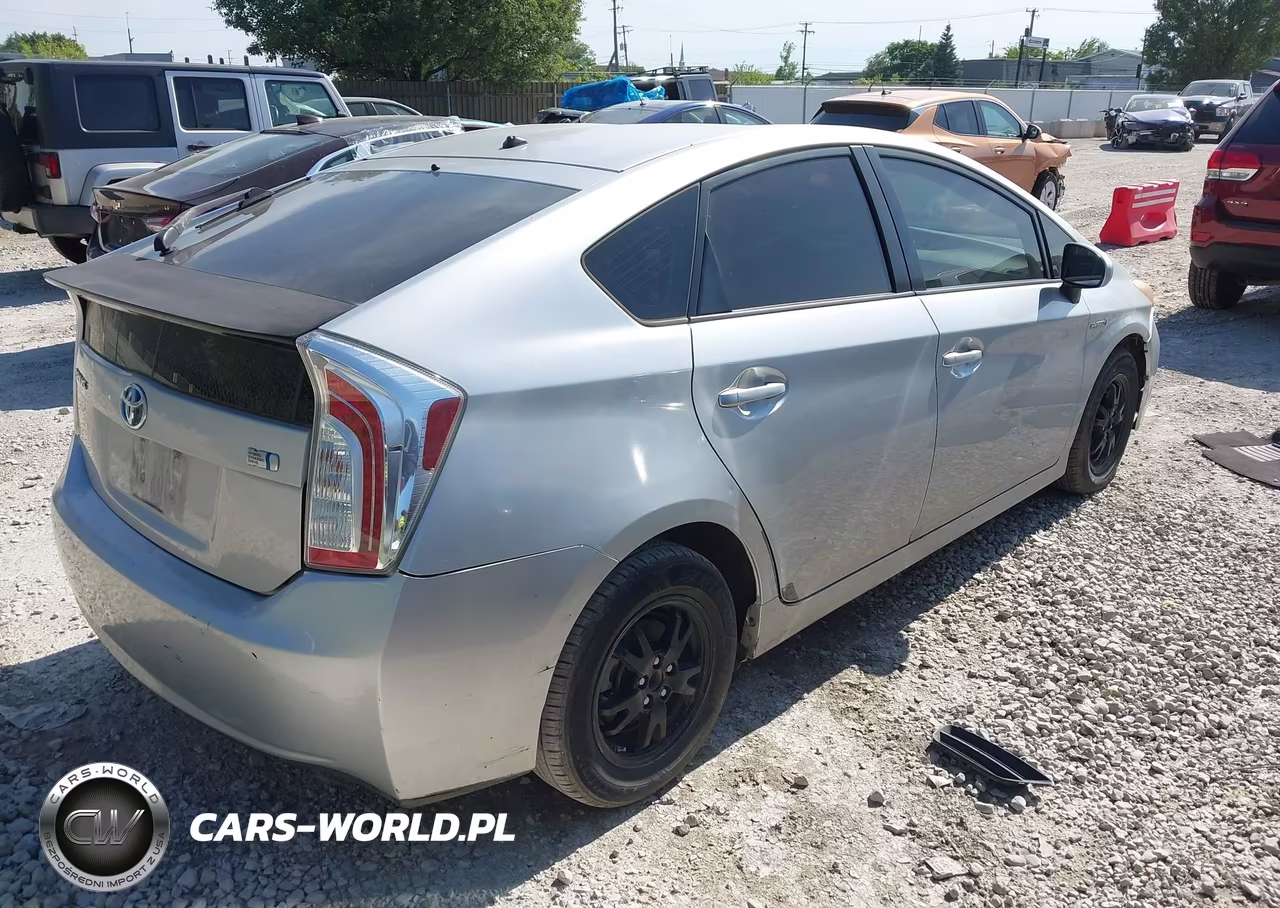 2013 Toyota Prius Two VIN:JTDKN3DU0D5546234 - 4