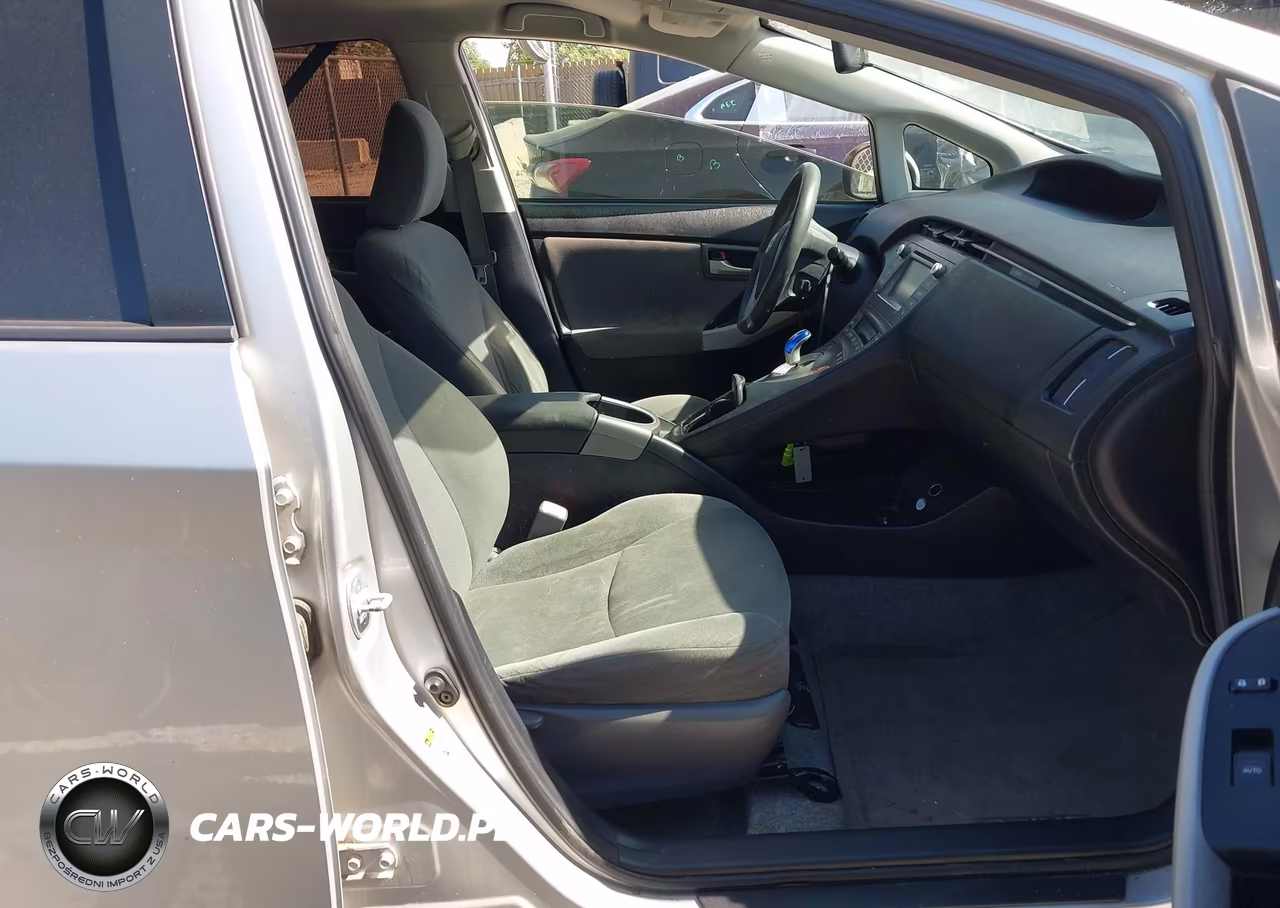 2013 Toyota Prius Two VIN:JTDKN3DU0D5546234 - 5