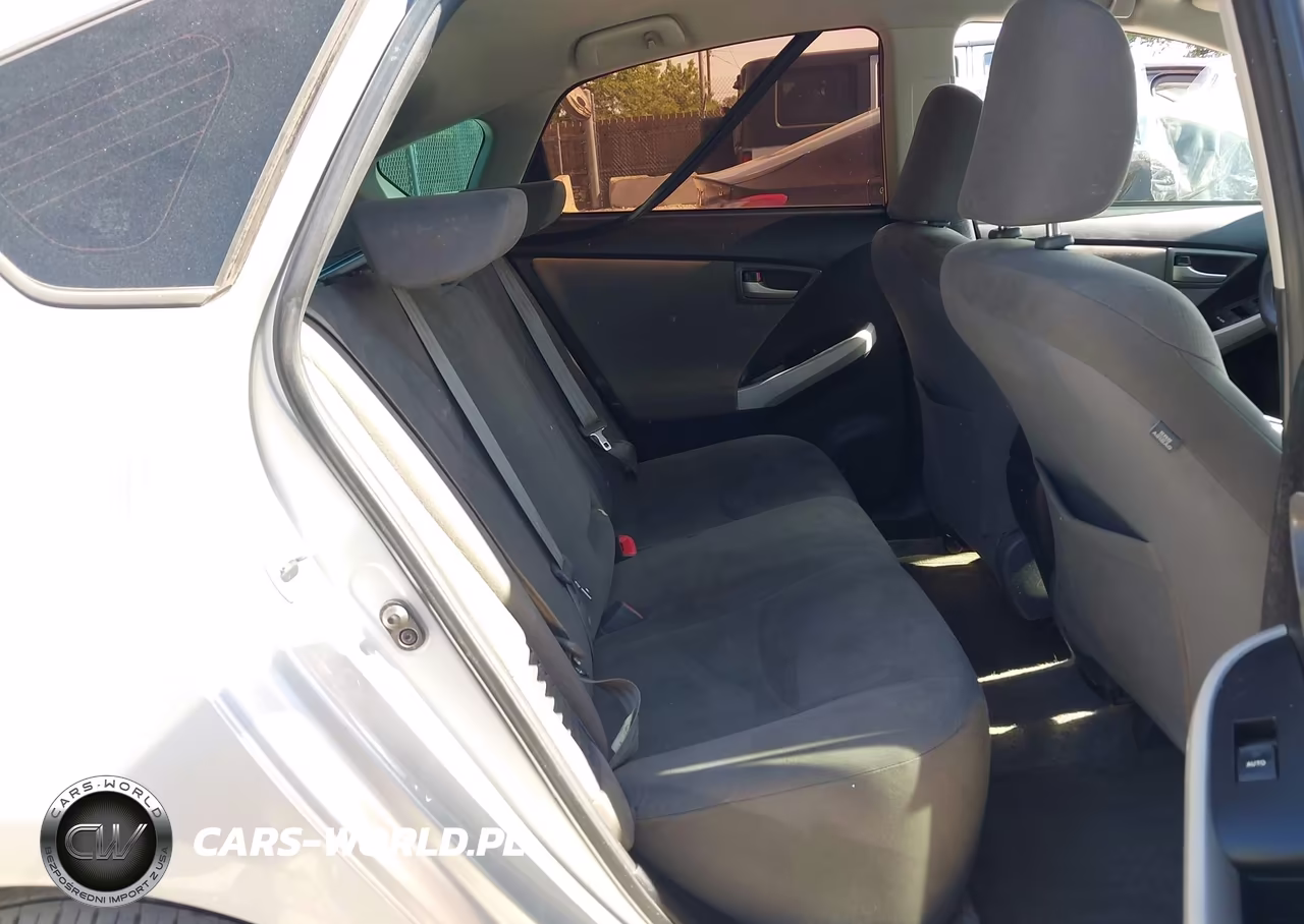 2013 Toyota Prius Two VIN:JTDKN3DU0D5546234 - 8