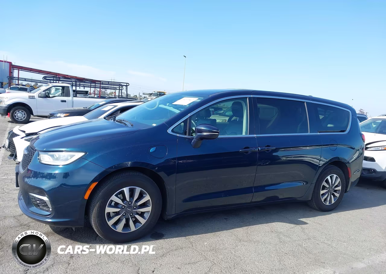 2022 Chrysler Pacifica Hybrid Touring L VIN:2C4RC1L76NR184225 - 14