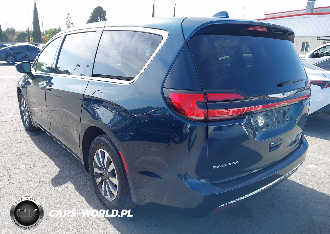 2022 Chrysler Pacifica Hybrid Touring L VIN:2C4RC1L76NR184225 - 3