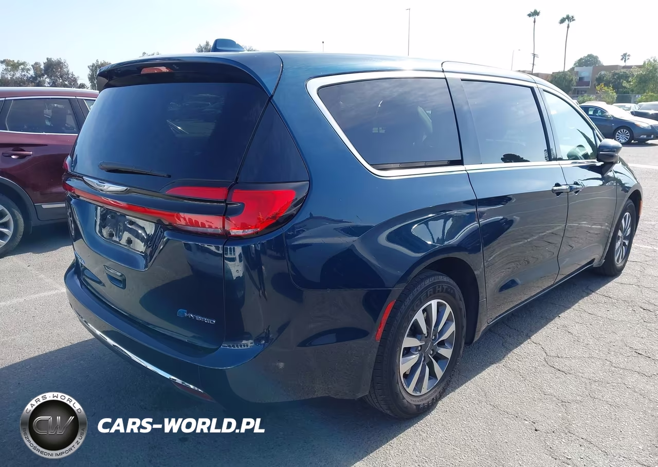 2022 Chrysler Pacifica Hybrid Touring L VIN:2C4RC1L76NR184225 - 4