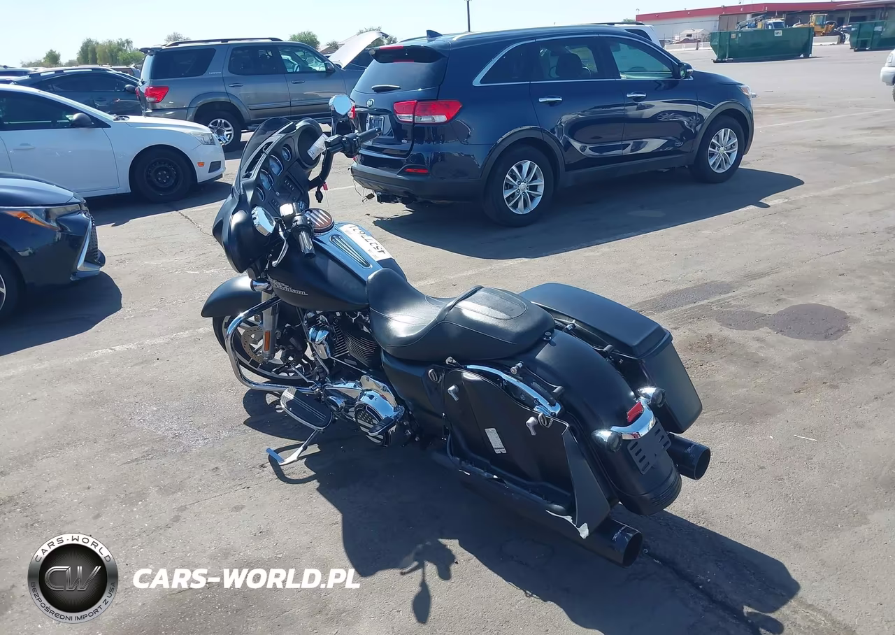 2017 Harley-Davidson Flhx Street Glide VIN:1HD1KBC14HB625479 - 3