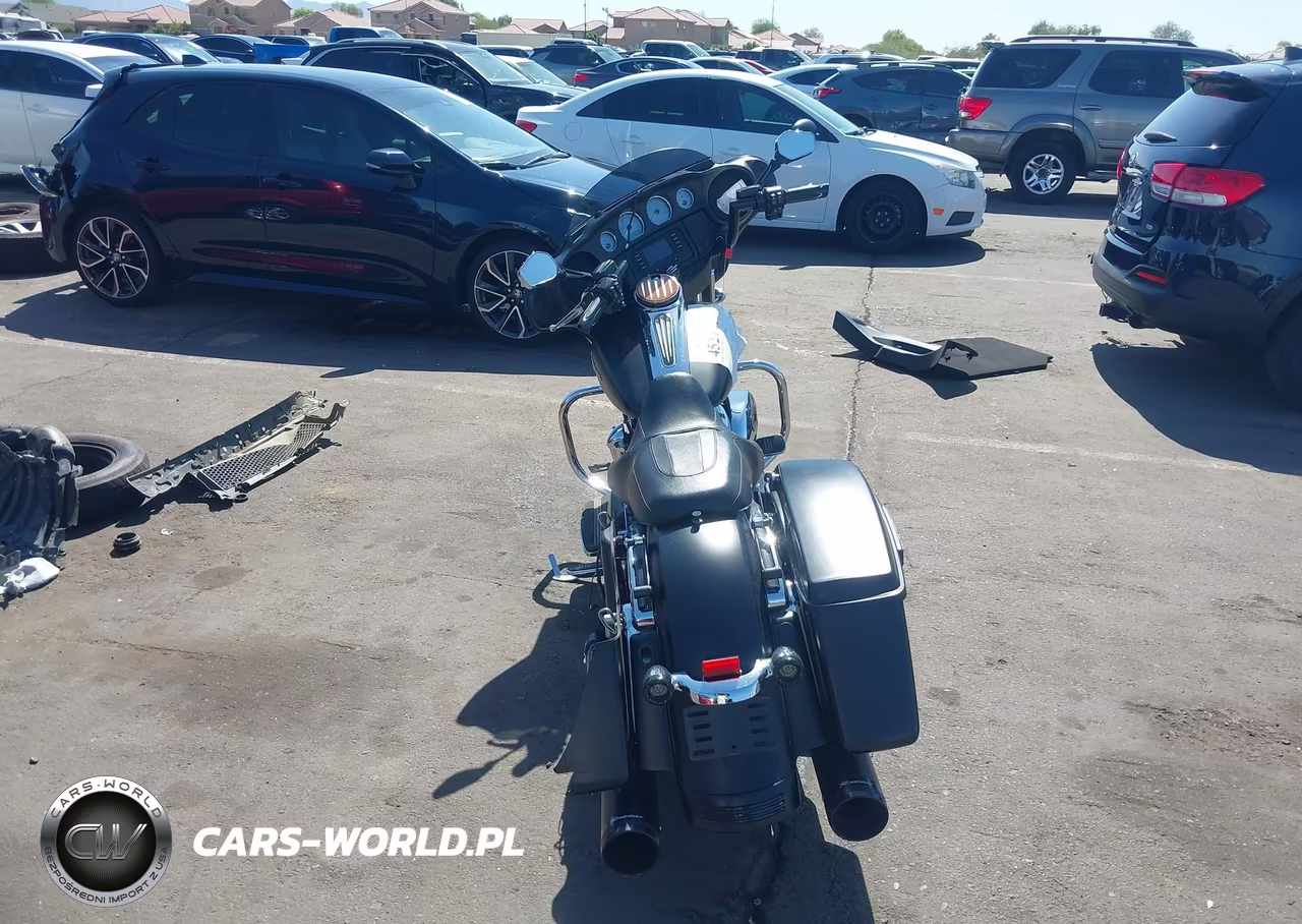 2017 Harley-Davidson Flhx Street Glide VIN:1HD1KBC14HB625479 - 6