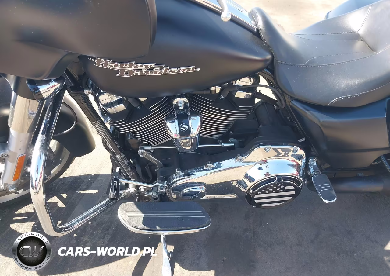 2017 Harley-Davidson Flhx Street Glide VIN:1HD1KBC14HB625479 - 9