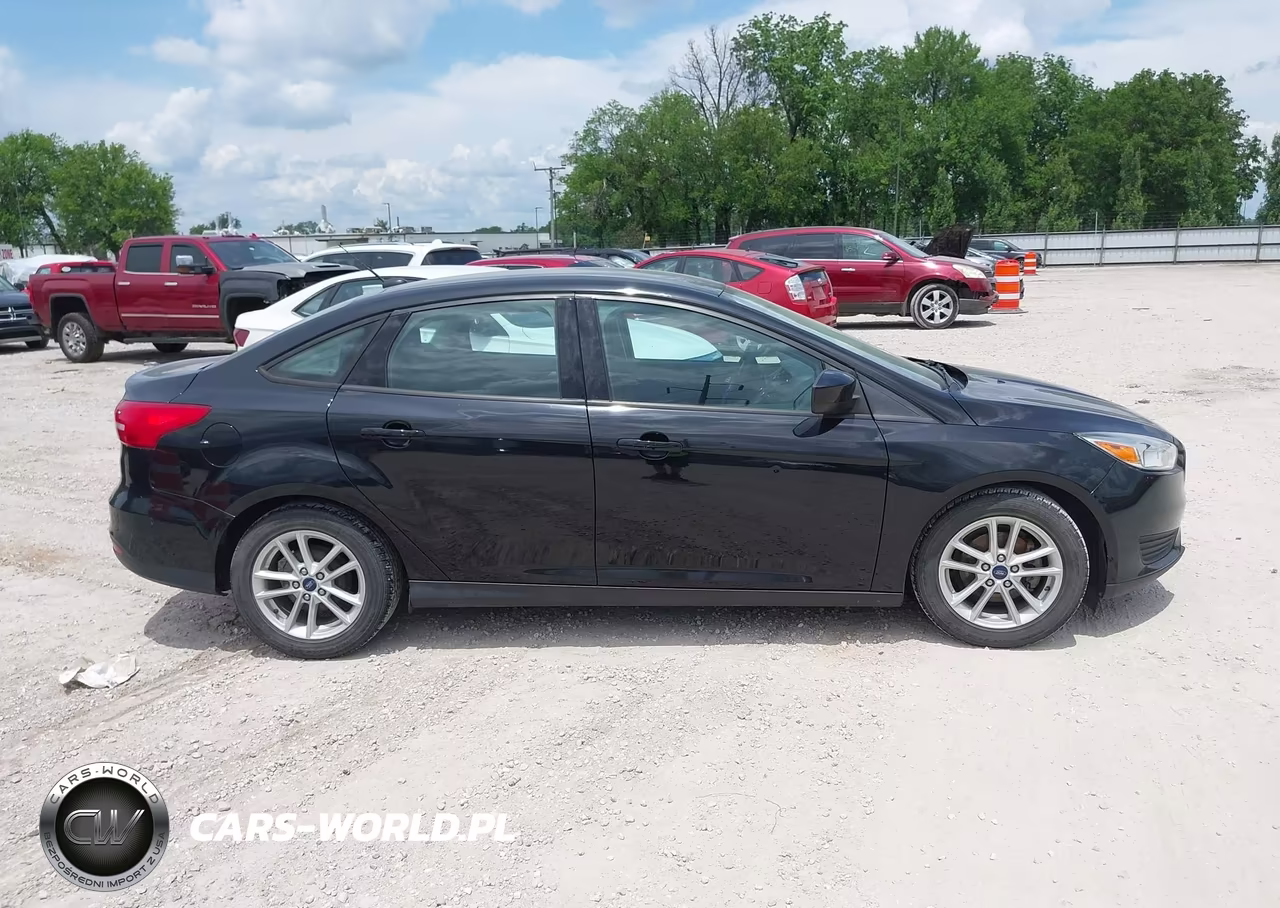 2018 Ford Focus Se VIN:1FADP3F26JL327502 - 13